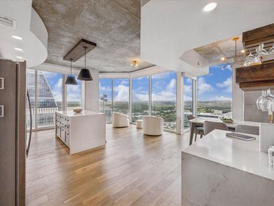 360 Nueces St APT 3702