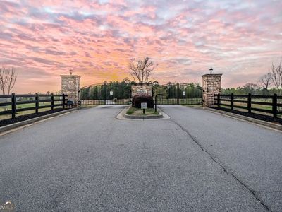 Property at 1020 Waters Edge Rd, White Plains, GA