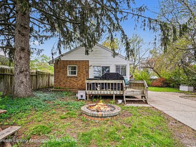 211 W Berry Ave