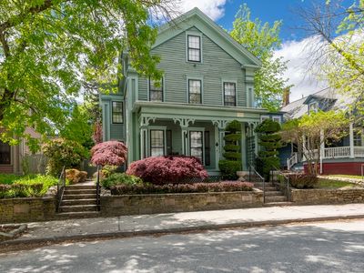 12 Crown St