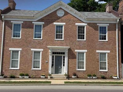 122 W Main St