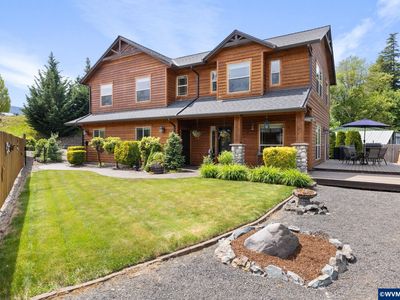 210 SE Whitten Rd