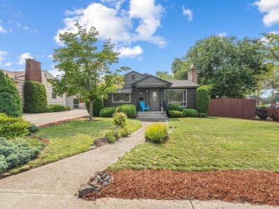 2337 W Rockwell Ave