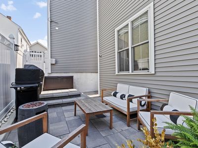 176 W 7th St #1