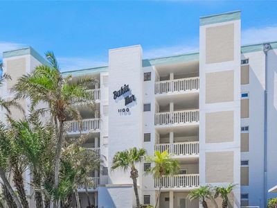 1100 Tarpon Center Dr #1D