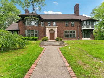 2465 Euclid Heights Blvd