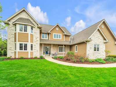 W146N7095 Winter Hollow DRIVE