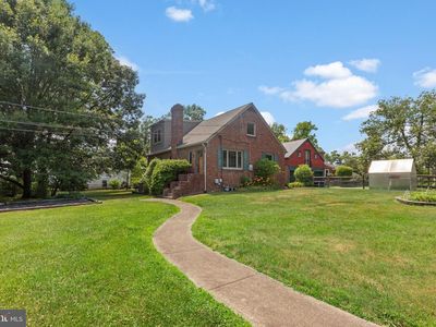 8522 Edmonston Rd