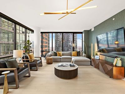 155 Bay St Unit 2607