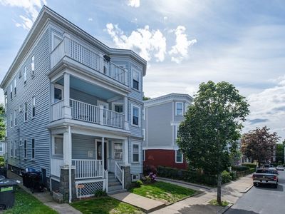18 Howes St