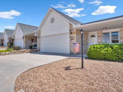 321 E 12th St APT 202