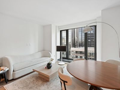 111 W 56th St #34E