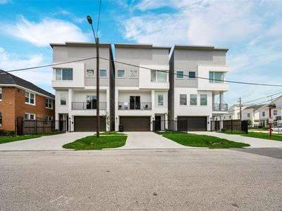2102 Live Oak St
