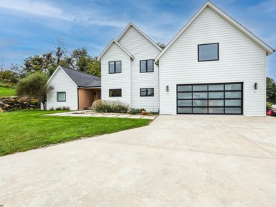 10 Hazel Ln