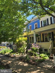 805 W 38th St