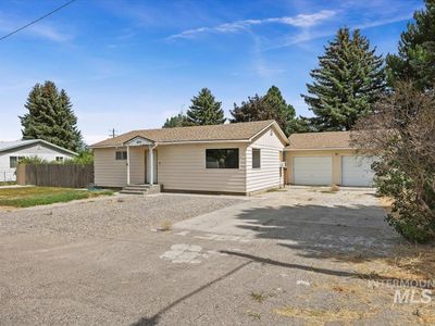 604 Birch Dr