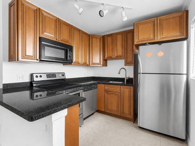 2655 NE 8th Avenue #106