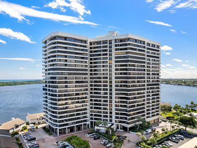 100 Lakeshore Drive #454