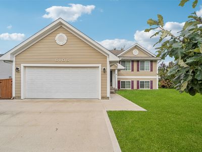 Property at 6108 NW 49th St, Johnston, IA