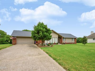 2219 Twin Hills Dr