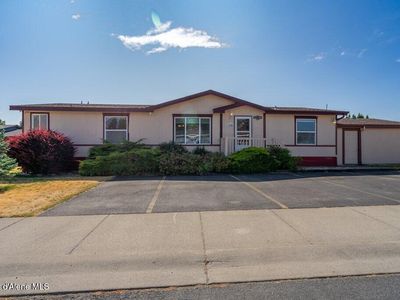 2192 W Yorkshire Ave