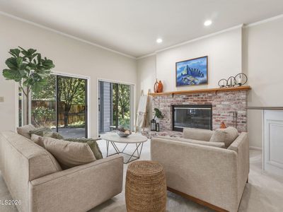 2295 Manzanita Ln