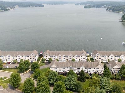 28 Lakeshore Dr
