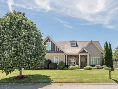 2 Laurel Grove Dr