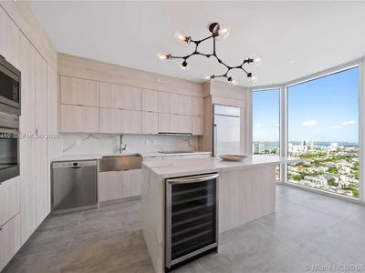 300 S Pointe Dr APT 3604