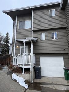 562 Deer Meadow Ct APT 4