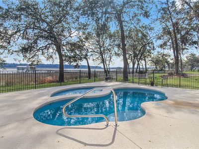 1207 Cherry Laurel Dr NE