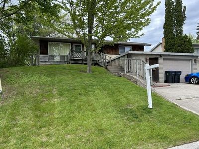 206 Spring STREET
