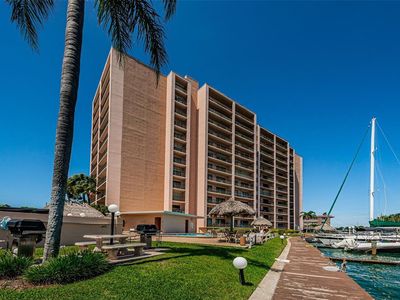 51 Island Way APT 306