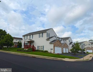2446 Greenview Cmns