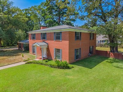 20 Colonial Dr