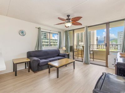 2240 Kuhio Ave APT 1001
