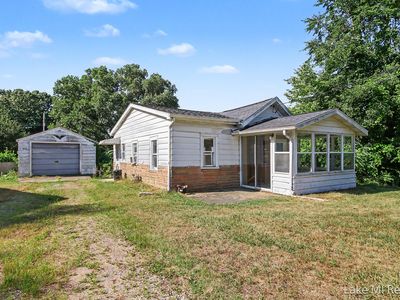 1274 Golden Ave