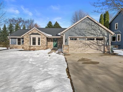 213 Ryan COURT