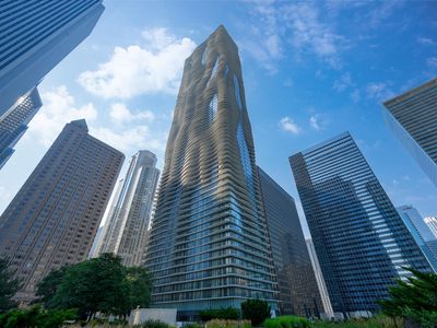 225 N Columbus Dr Unit 6705