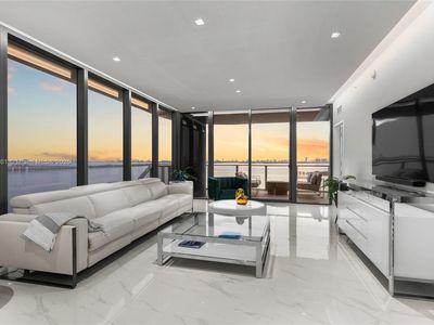 700 NE 24th St #1201