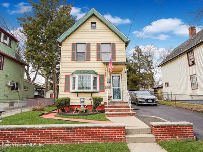 318 Nicholas Ave