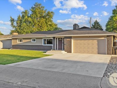 1044 Delphinium Dr