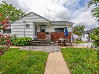 844 Saint Marys Ave