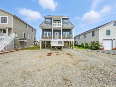 549 Bay Ave
