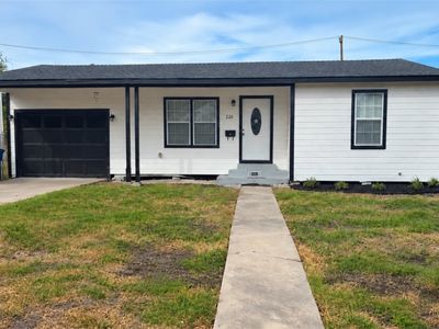 226 W Vanderbilt Dr