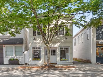 71 Jobs Ln
