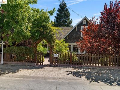 1202 Plaza Dr