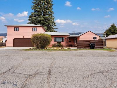 2100 Wall St