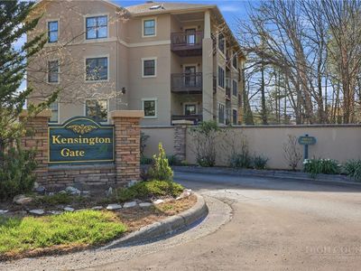 155 Gateway Drive #101