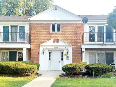 1100 N Farnsworth Ave APT 2F